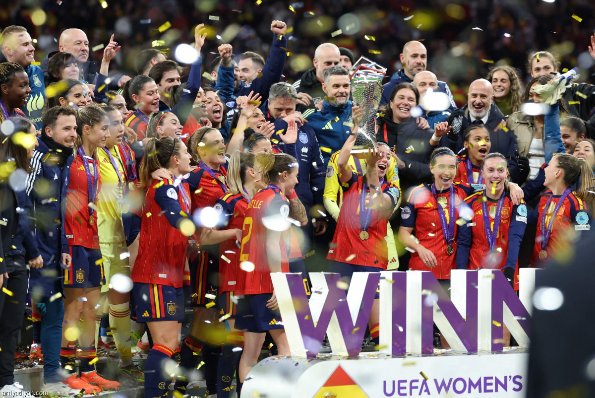 الإسبانيات يحتفلن