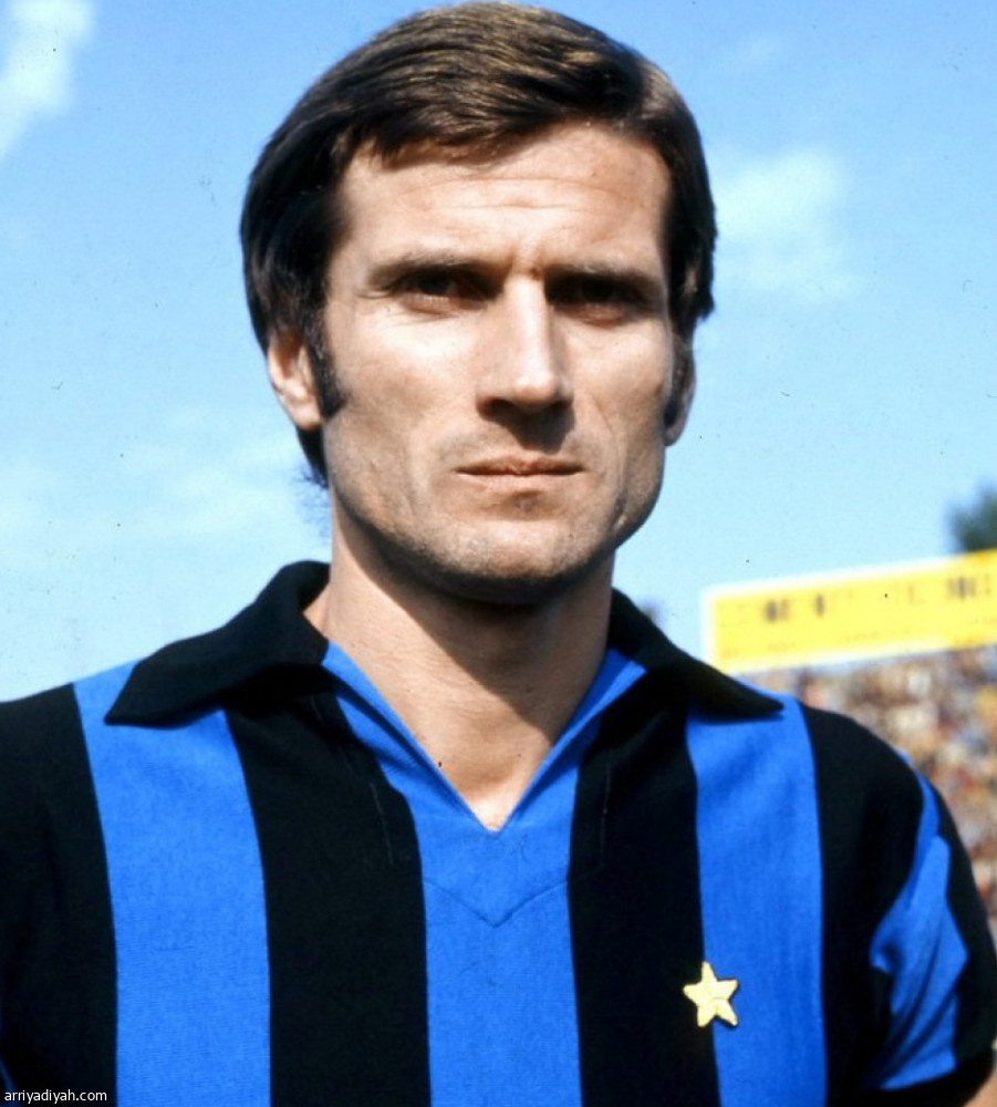 المدافعون..
نجوم خلف الأضواء