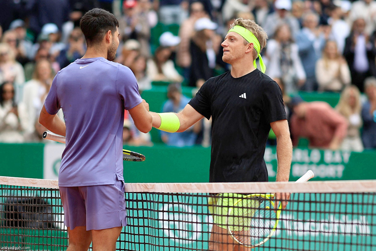 ألكاراز يعبر