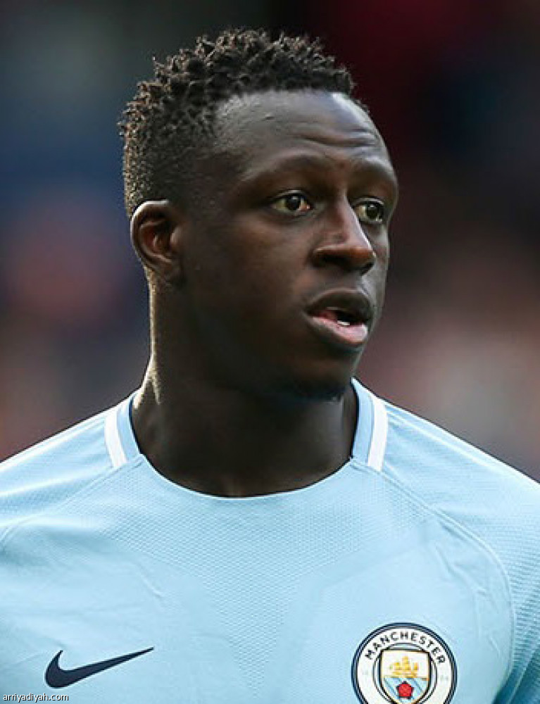 الخطوط الخلفية 
تستنزف العمالقة