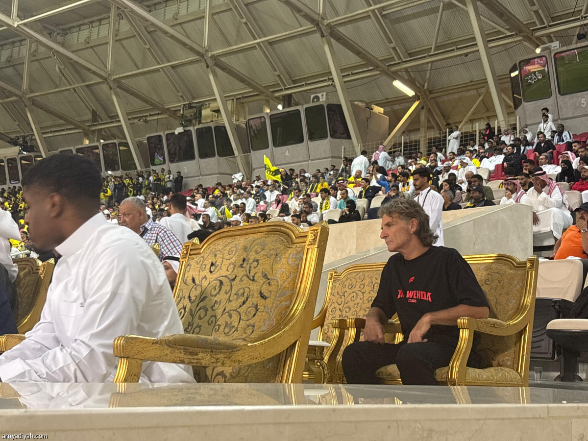 رغم الطرد.. كارينيو يوجّه