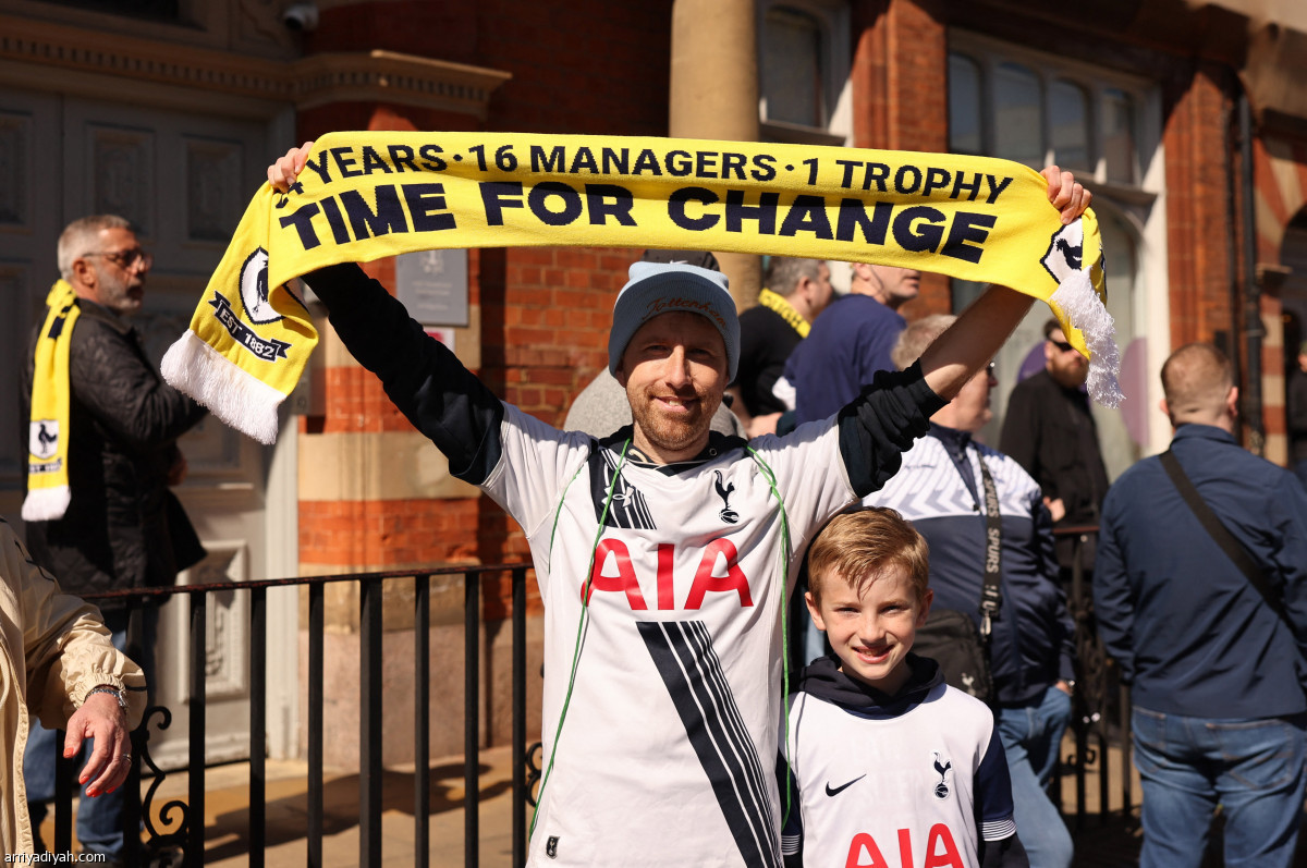 جماهير توتنام تحتج