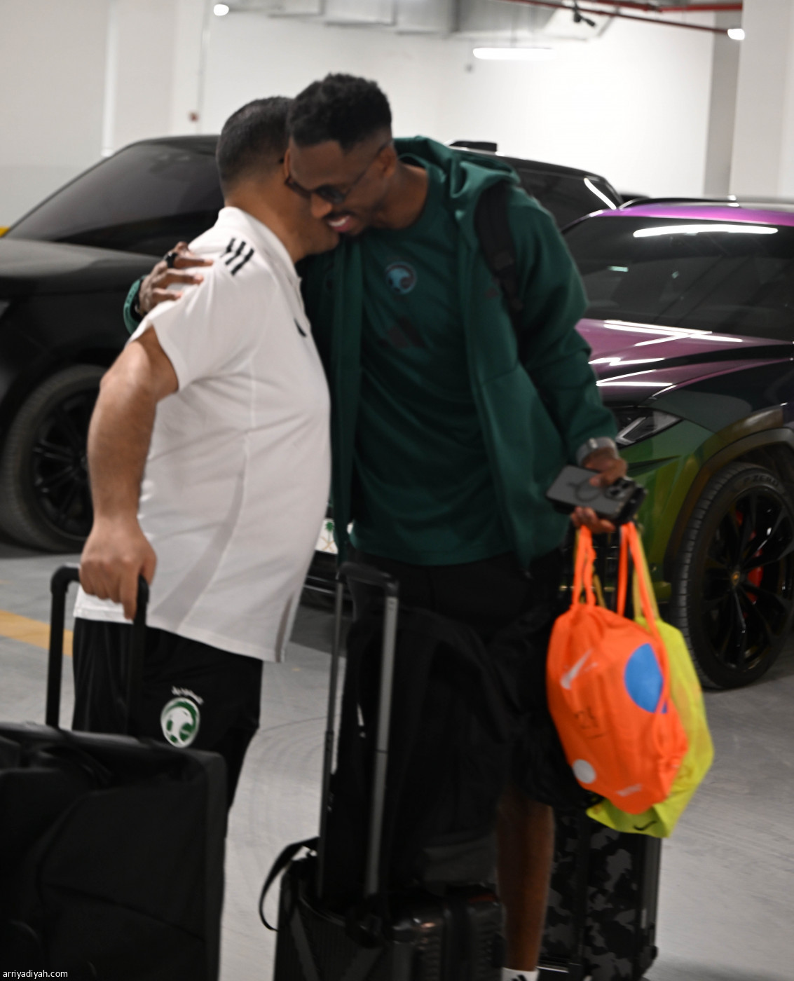 الأخضر يجتمع