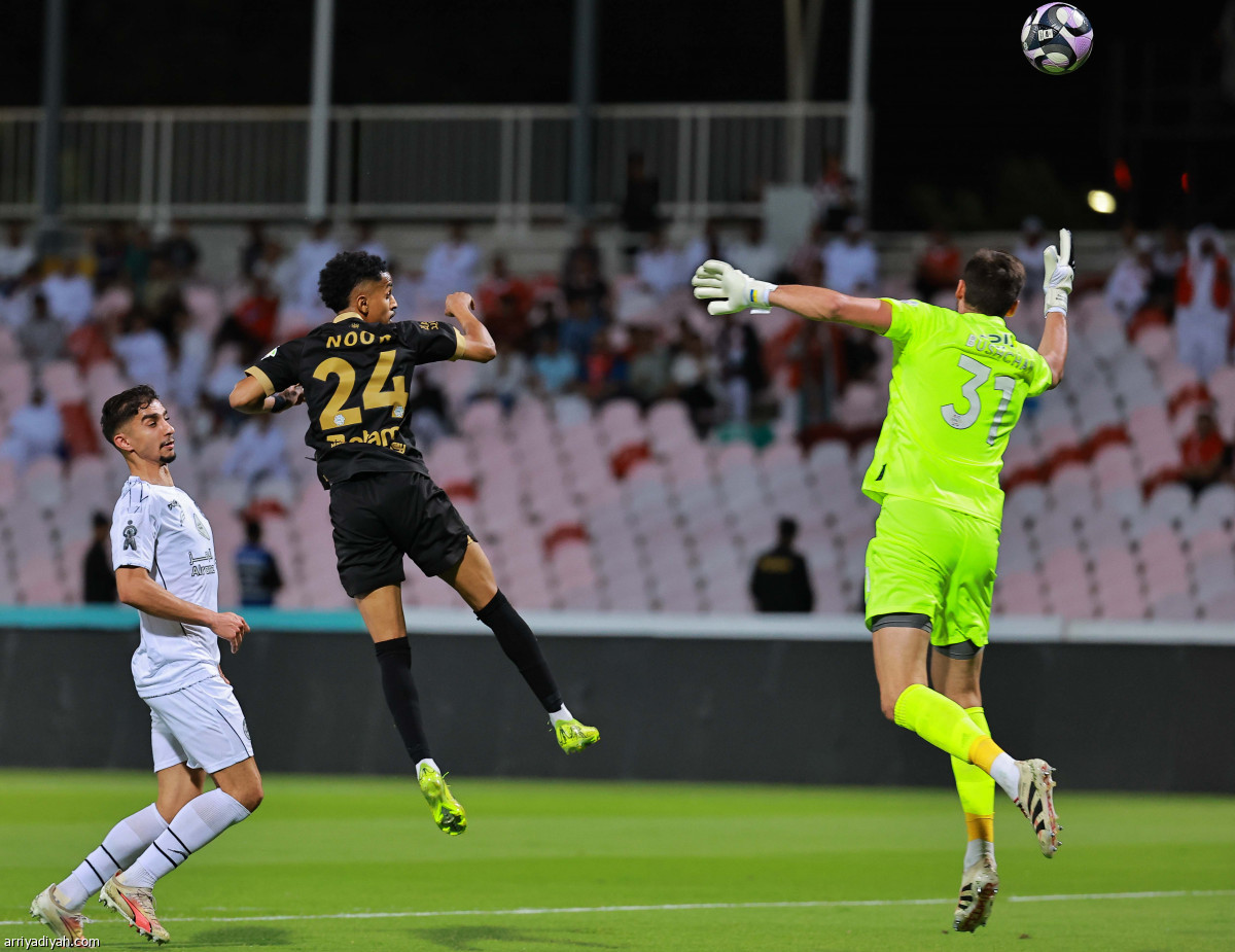 «الليوث» تنتصر