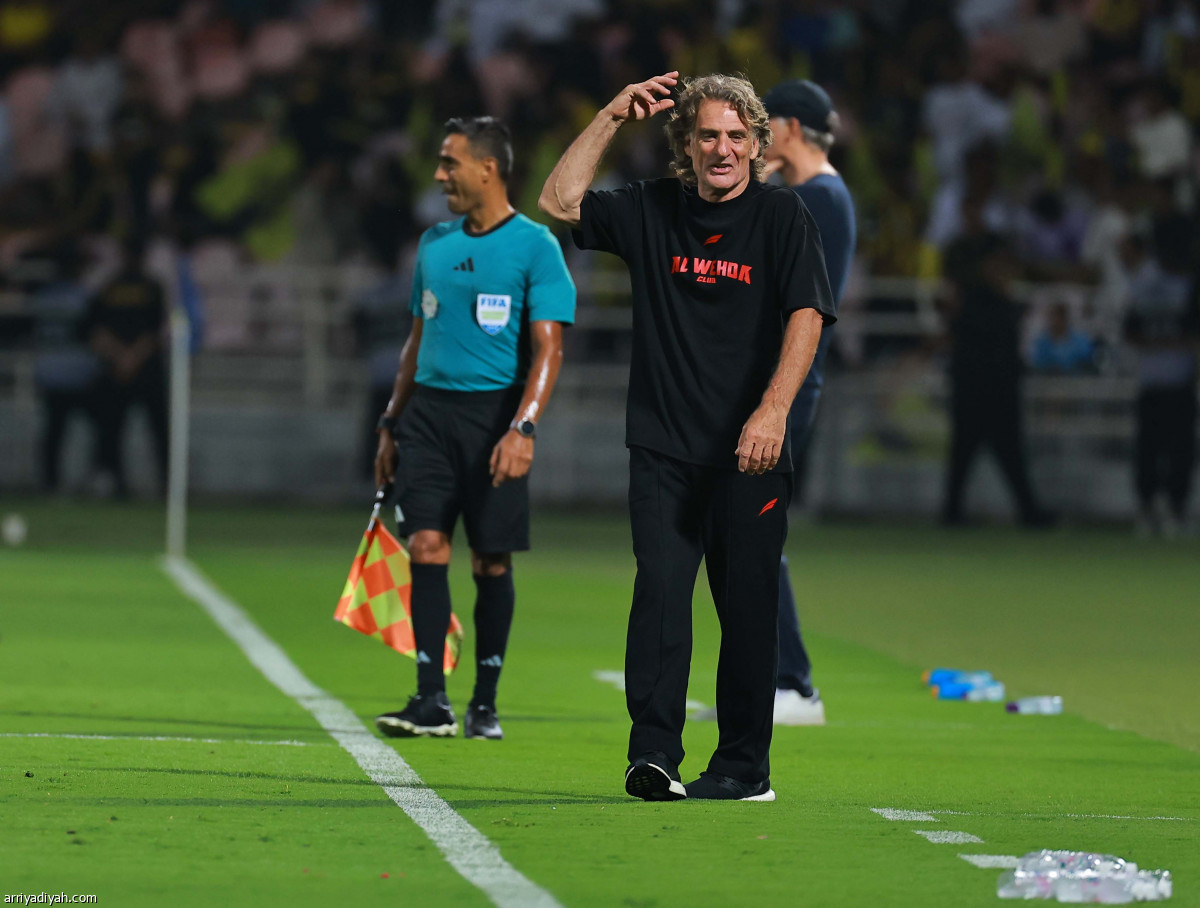 رغم الطرد.. كارينيو يوجّه