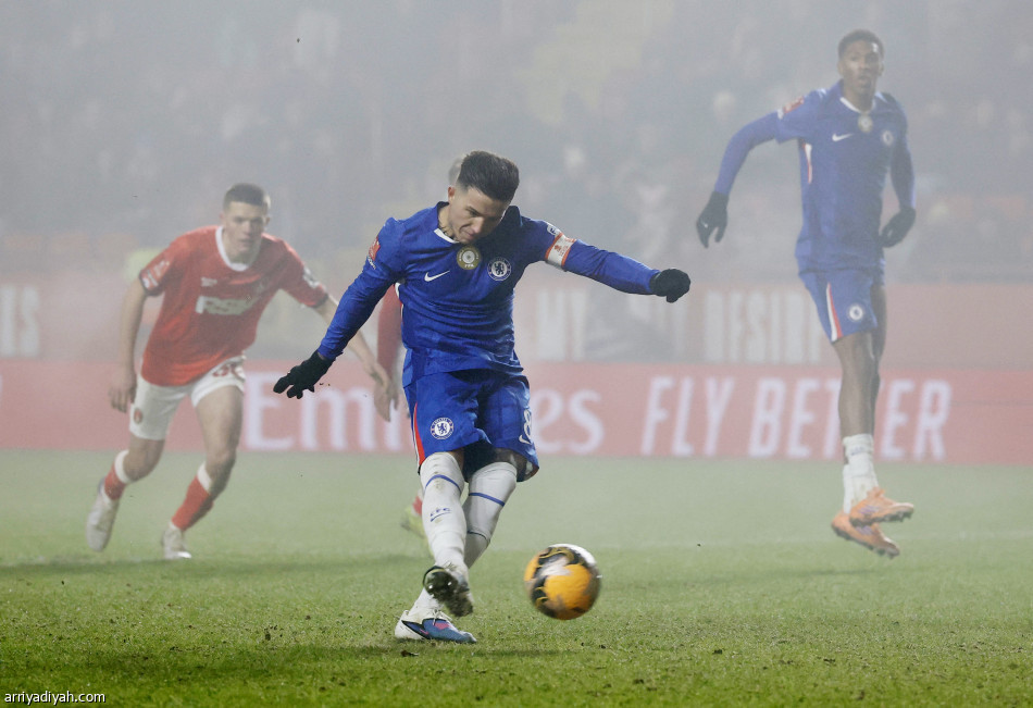 فيلا يطيح بتوتنام.. وتشيلسي يعبر تشارلتون