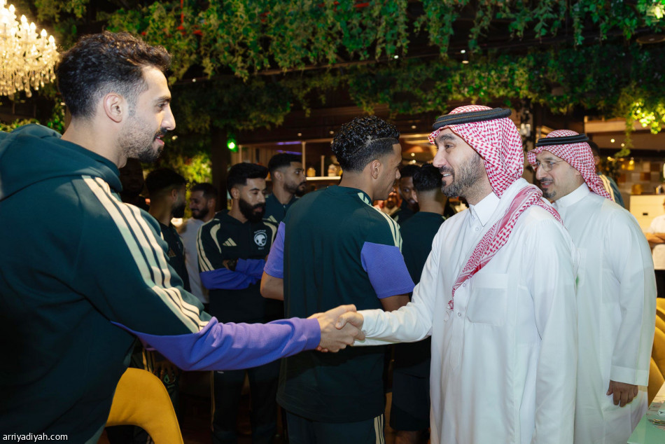 الوزير يزور معسكر المنتخب