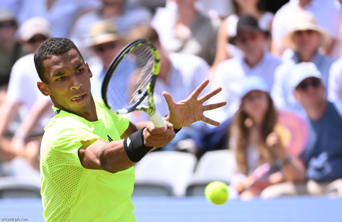 تايلور يعبر