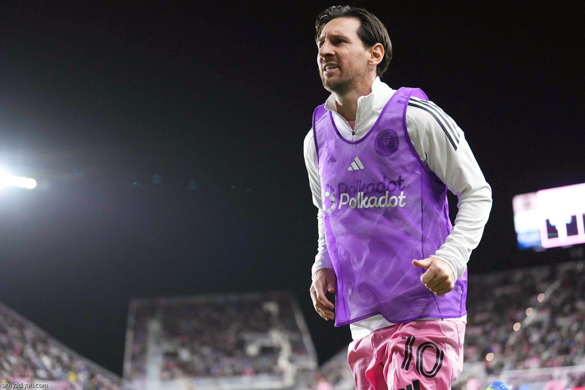 ميسي يكتفي بدقيقتين