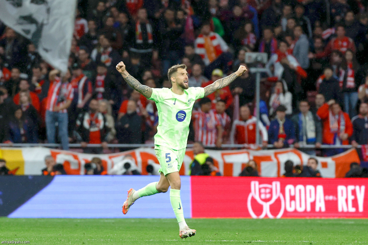 برشلونة يعبر