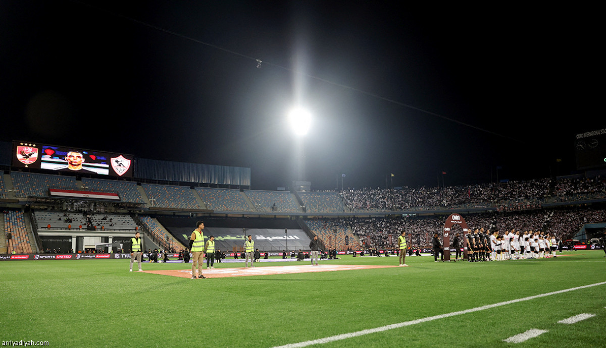 الأهلي يغيب